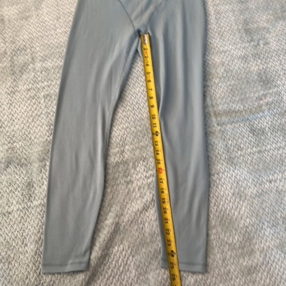 Fabletics Active Set Aqua - Picture 8 of 11